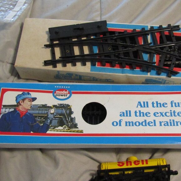 HUGE Lot HO + O GAUGE Mixed TRAINS TRACKS Tyco Unassembled Station MODEL POWER + - Picture 5 of 10
